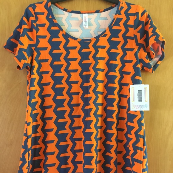 LuLaRoe Small Classic T - Picture 1 of 2